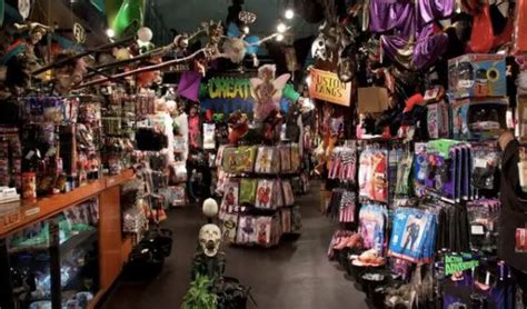 Halloween & Costume Stores 